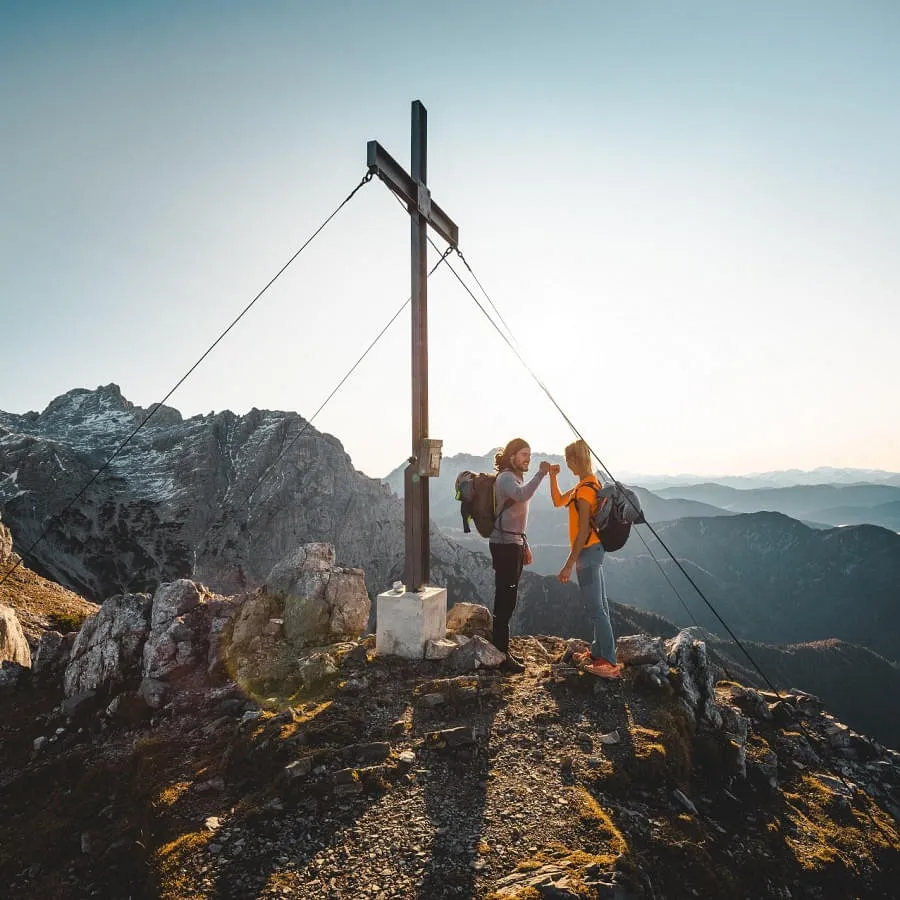 hd-Alpines-Wandern-am-Nuaracher-Hoehenweg-im-PillerseeTal-1Cgartnermathaeus